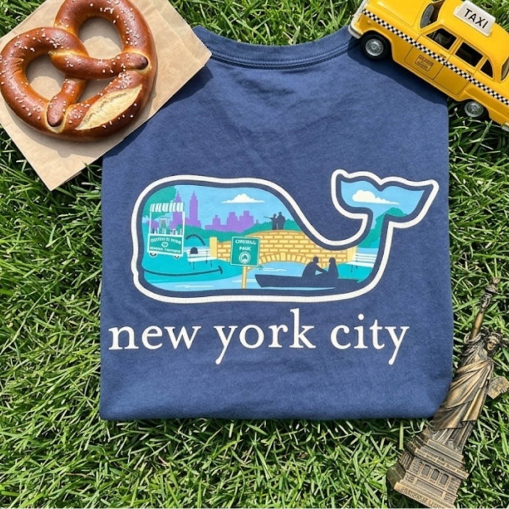 Vineyard Vines Men's Pocket Tee in navy blue with NYC pocket - size small
